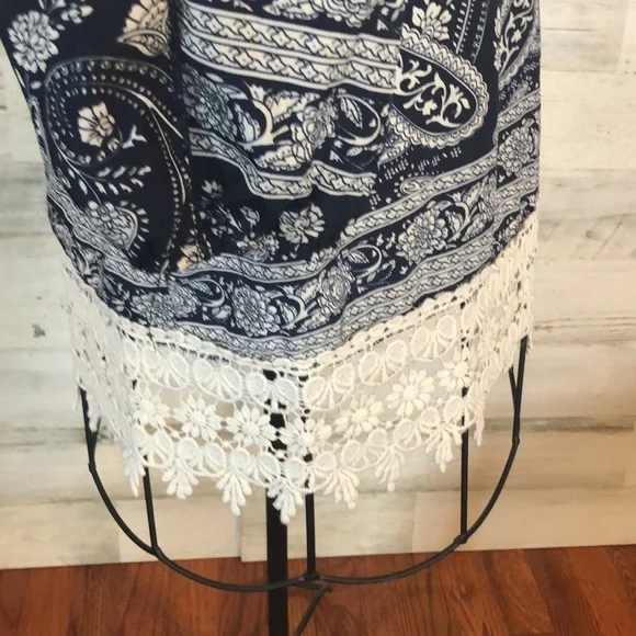 Rue21 blue and white lace graphic dress open sleeves knee length size large​​ - Picture 3 of 11